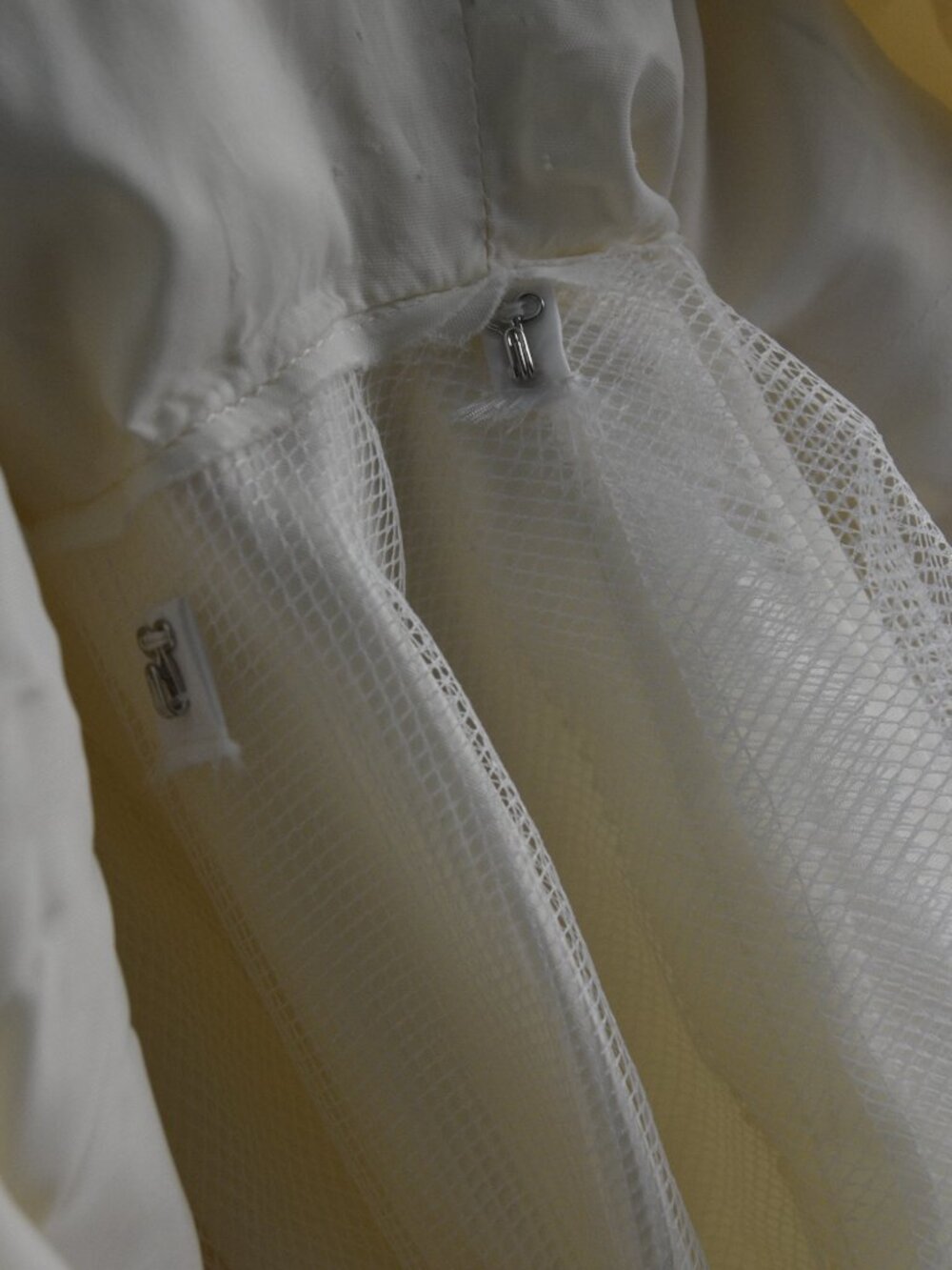 Alvina Valenta Couture Collection Creme & White Strapless Wedding Dress Size 2? - Picture 8 of 15